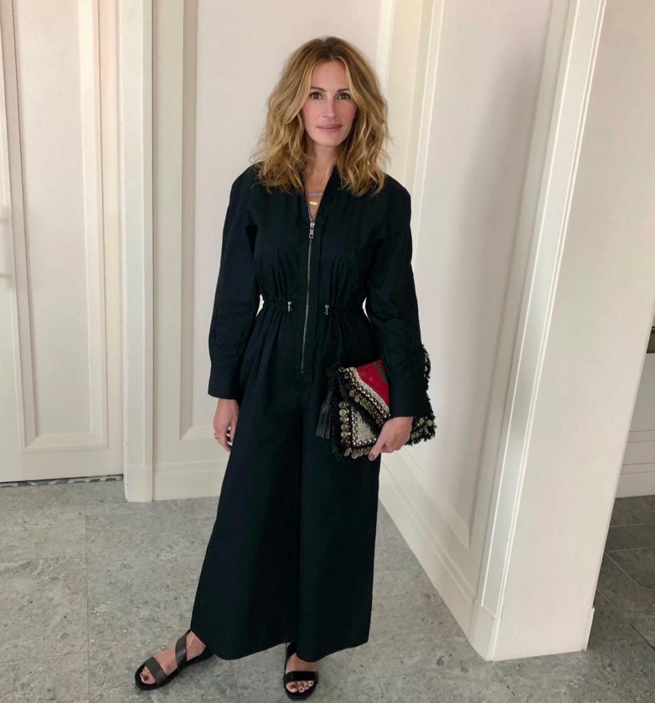 Julia Roberts wearing Vipul Shah clutch