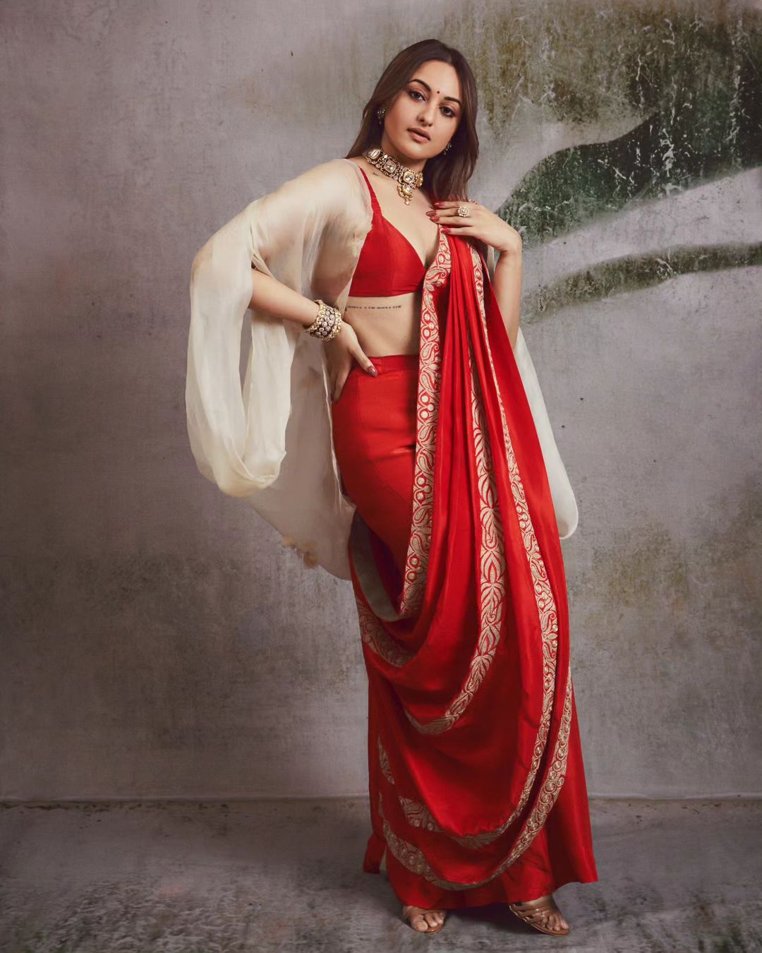 Anamika Khanna Sari