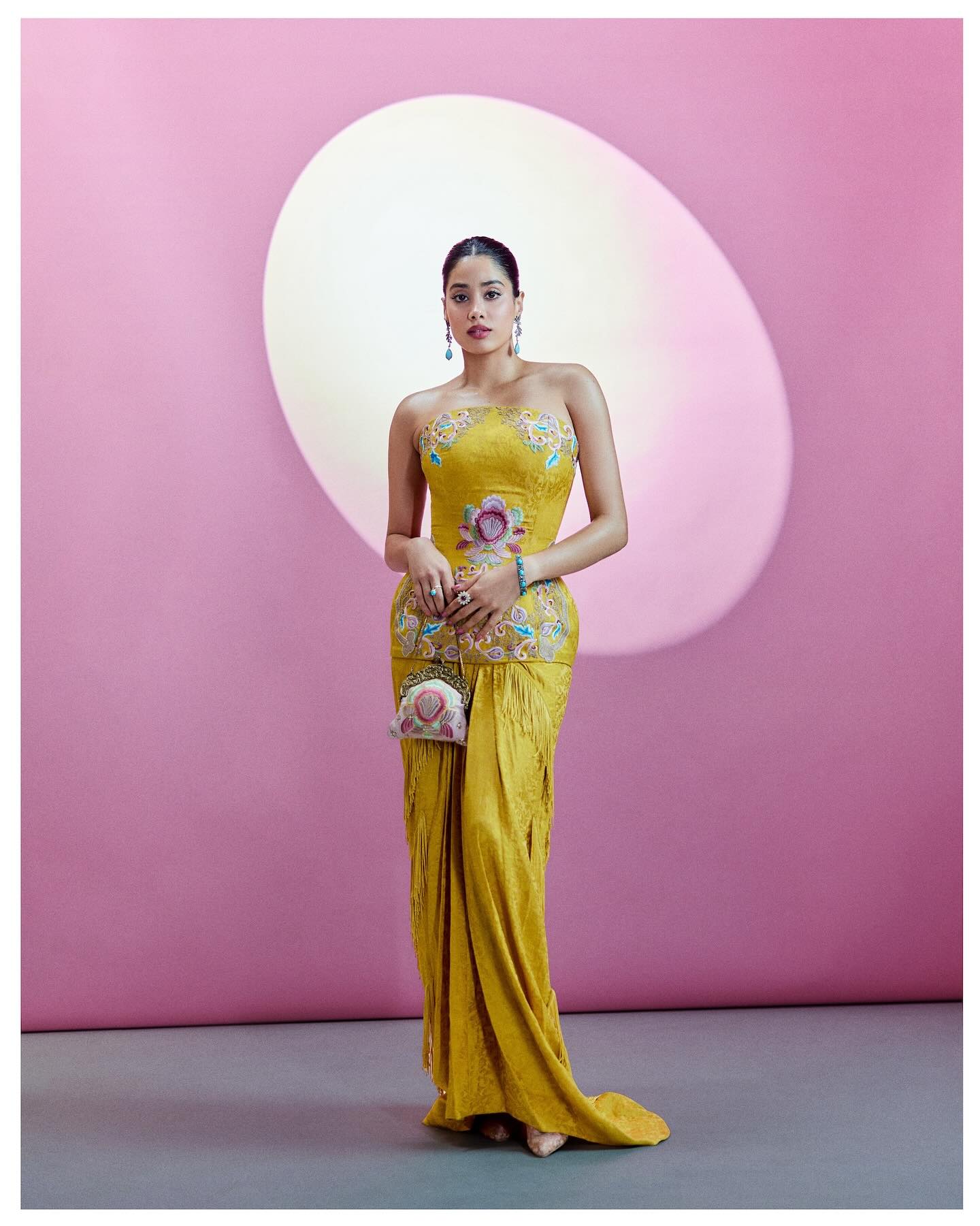 Janhvi Kapoor in Anamika Khanna