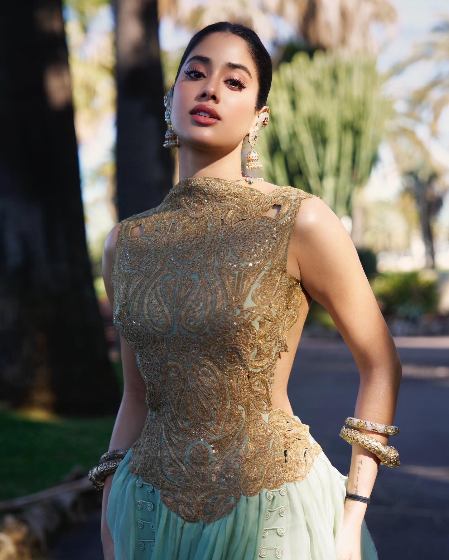 Janhvi Kapoor in Anamika Khanna